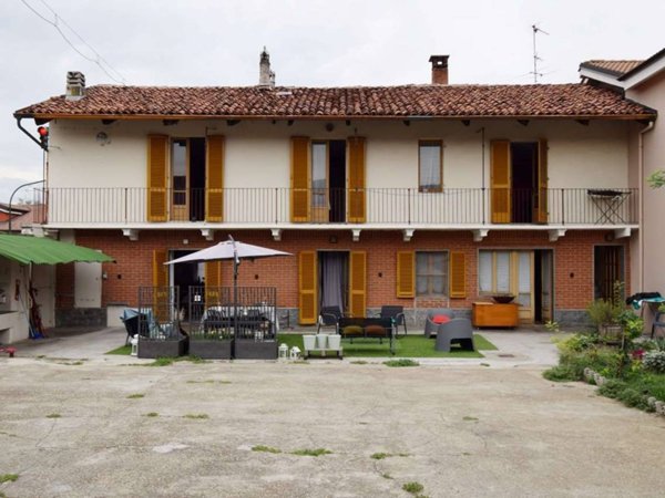 casa indipendente in vendita a Scalenghe in zona Pieve di Scalenghe