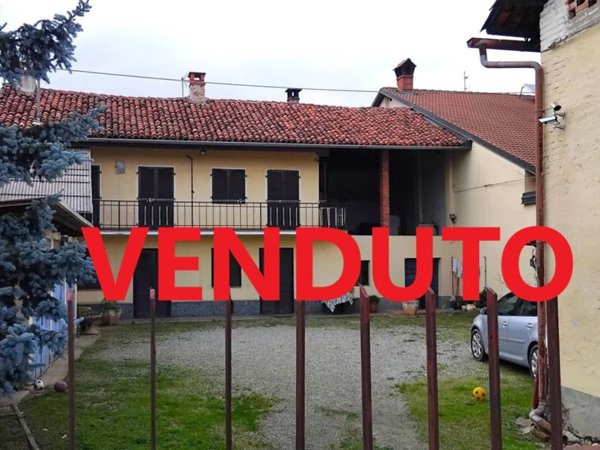 casa indipendente in vendita a Scalenghe in zona Bicocca