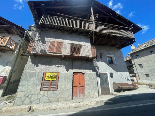 pentavano in vendita a Sestriere in zona Champlas Du Col