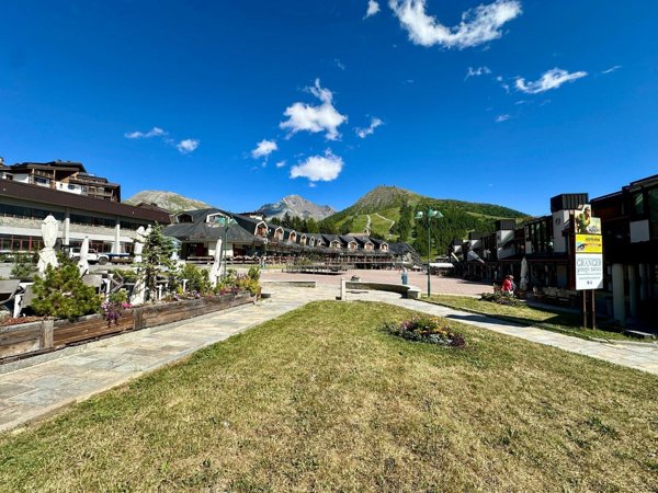 locale commerciale in vendita a Sestriere