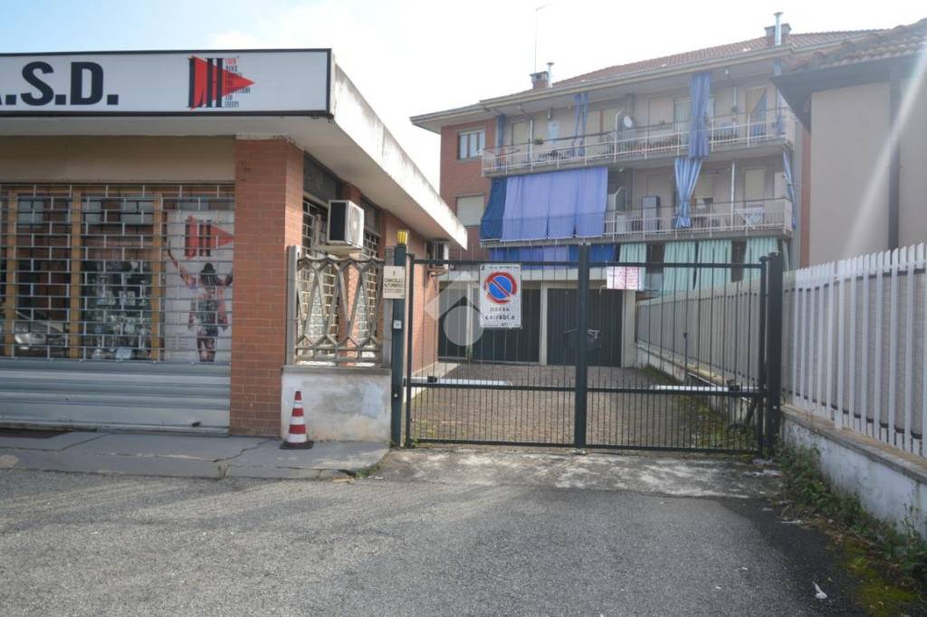 locale commerciale in vendita a Settimo Torinese
