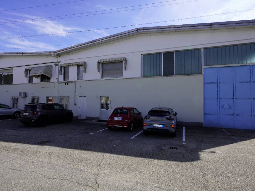 locale commerciale in vendita a Settimo Torinese