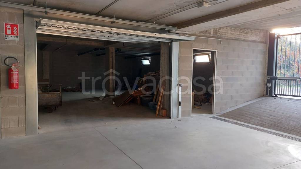 locale di sgombero in vendita a Settimo Torinese