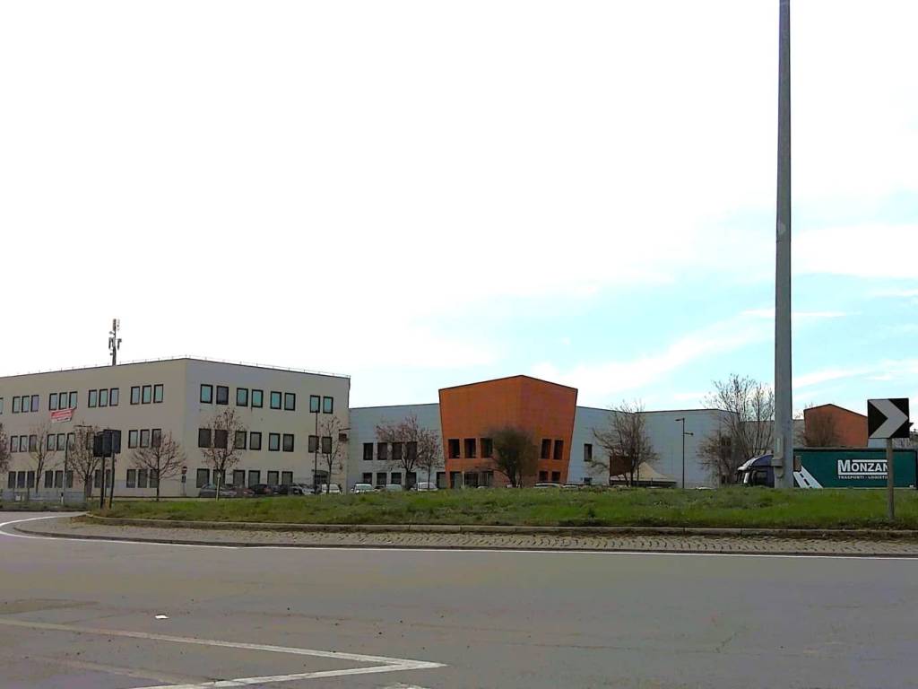 locale commerciale in vendita a Settimo Torinese