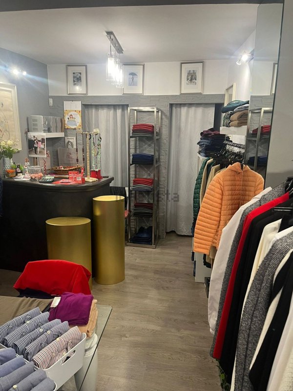 locale commerciale in vendita a Settimo Torinese