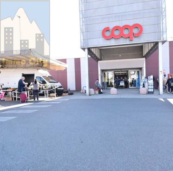 locale commerciale in vendita a Settimo Torinese