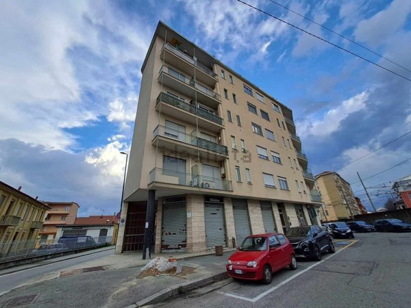 locale commerciale in vendita a Settimo Torinese