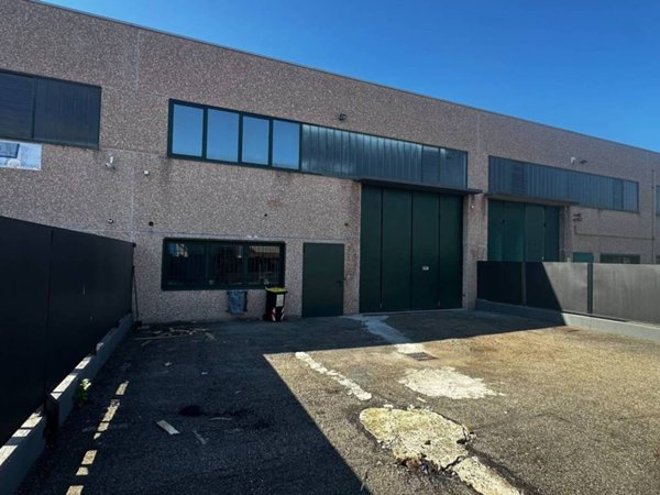locale commerciale in vendita a Settimo Torinese