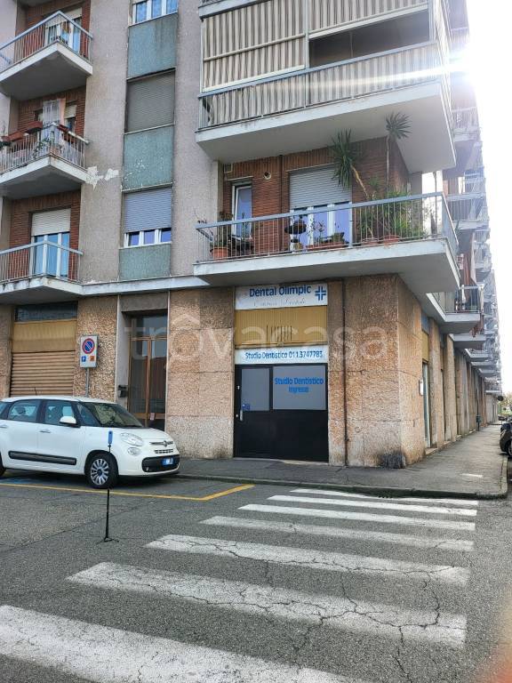 negozio in vendita a Settimo Torinese in zona Olimpia