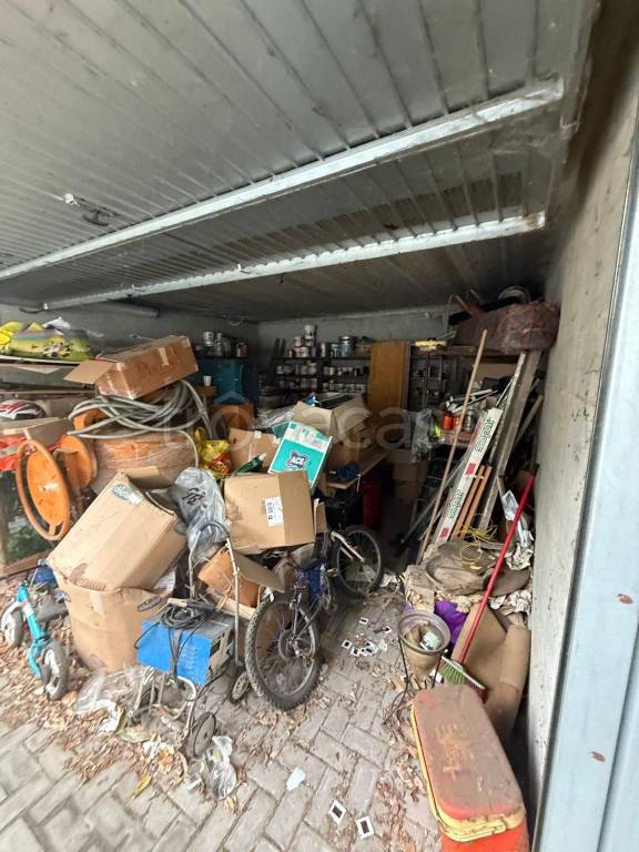 locale di sgombero in vendita a Settimo Torinese