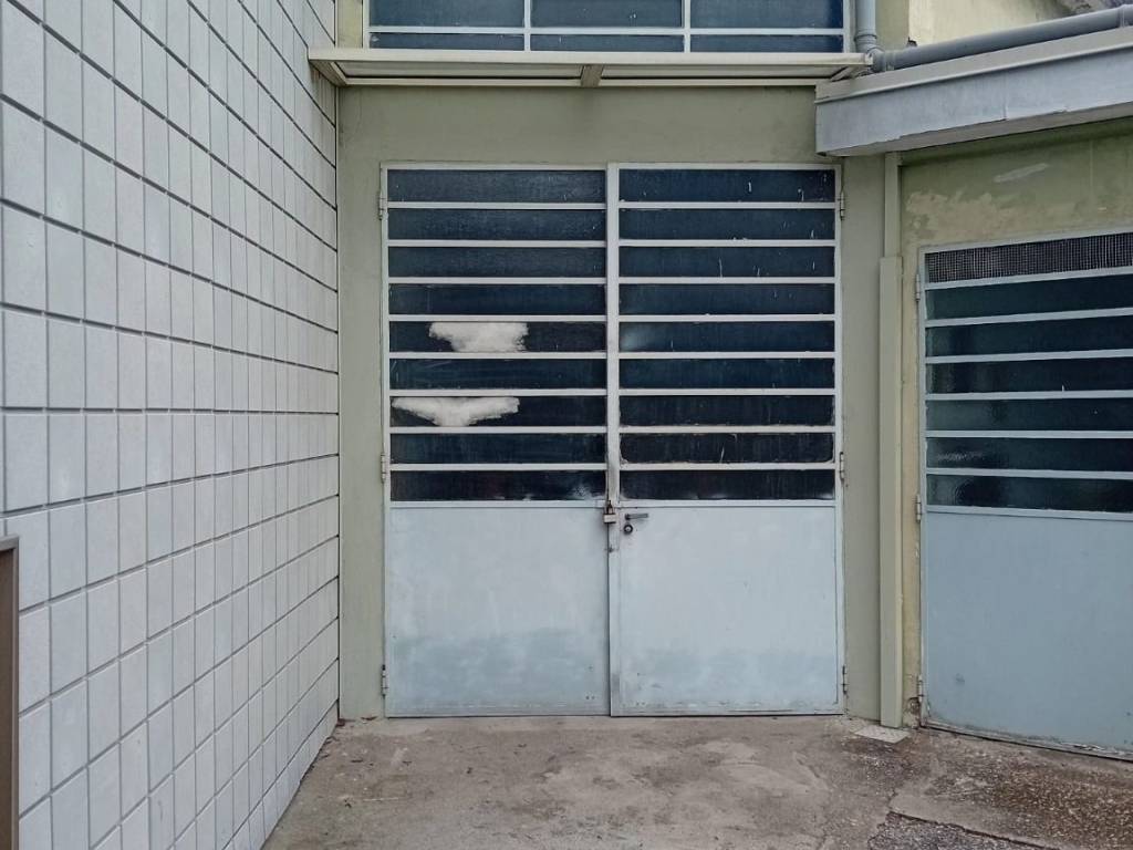 locale commerciale in vendita a Settimo Torinese