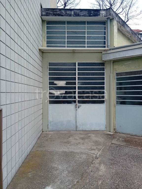 locale commerciale in vendita a Settimo Torinese