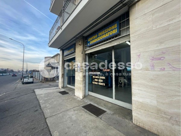 locale commerciale in vendita a Settimo Torinese