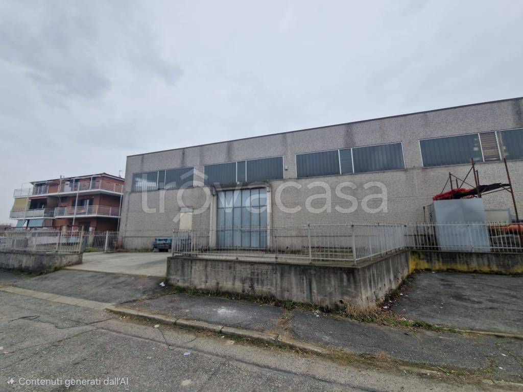 locale commerciale in vendita a Settimo Torinese in zona Fornacino