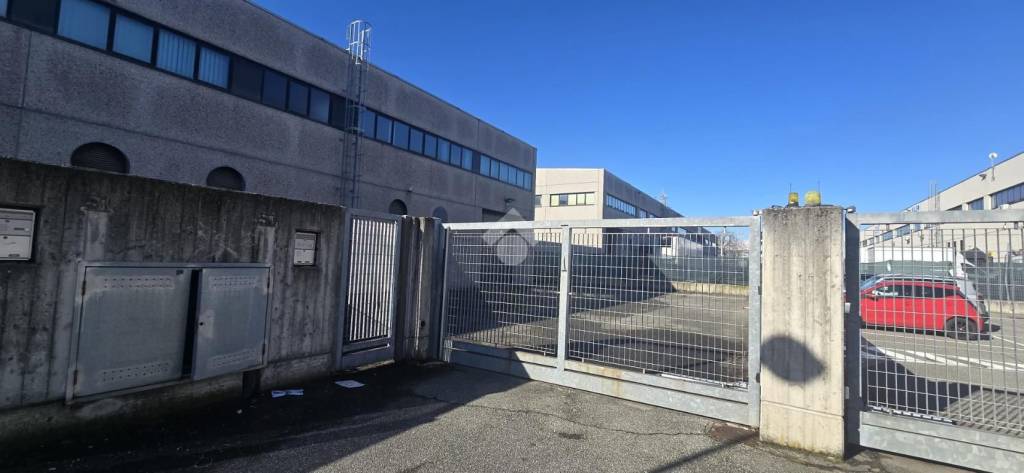 locale commerciale in vendita a Settimo Torinese