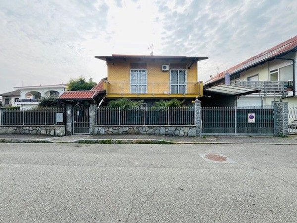 esavano in vendita a Settimo Torinese in zona Le Villette