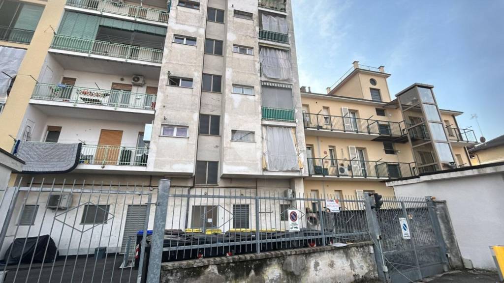 locale di sgombero in vendita a Settimo Torinese