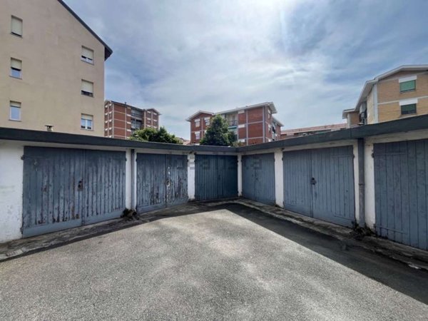locale di sgombero in vendita a Settimo Torinese
