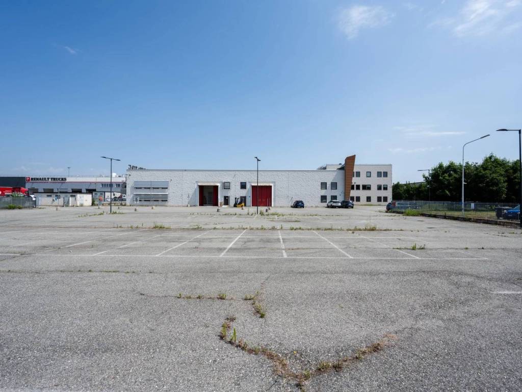 locale commerciale in vendita a Settimo Torinese in zona Fornacino