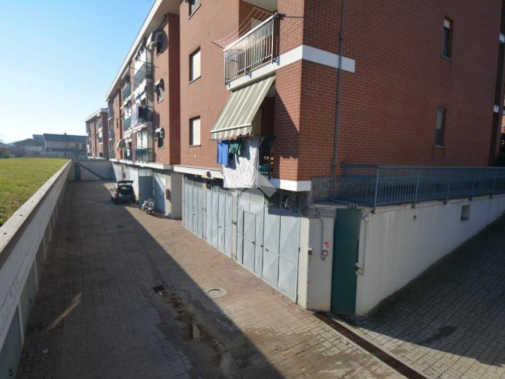 locale commerciale in vendita a Settimo Torinese in zona Le Villette