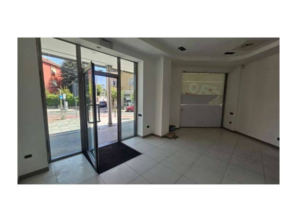 negozio in vendita a Settimo Torinese in zona Le Villette