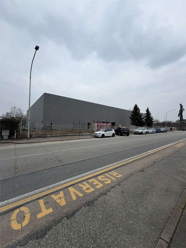 capannone in vendita a Settimo Torinese in zona Olimpia