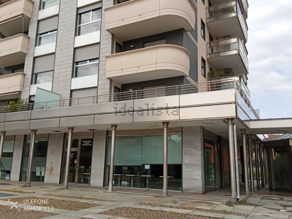 locale commerciale in vendita a Settimo Torinese in zona Le Villette