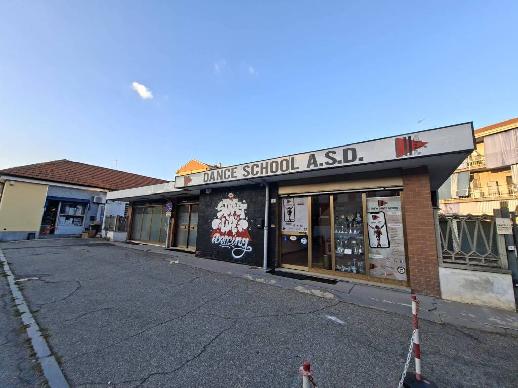 locale commerciale in vendita a Settimo Torinese in zona Le Villette