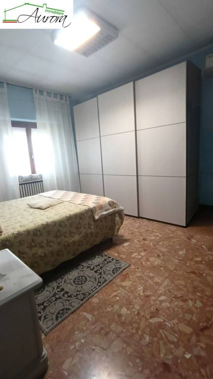 locale commerciale in vendita a Settimo Torinese in zona Le Villette