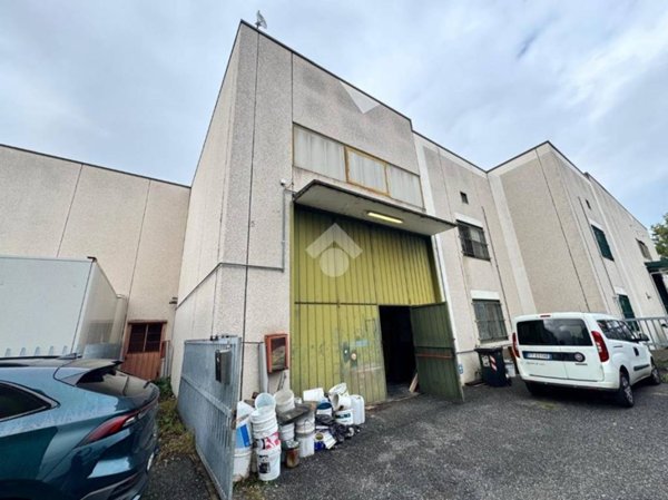 locale commerciale in vendita a Settimo Torinese