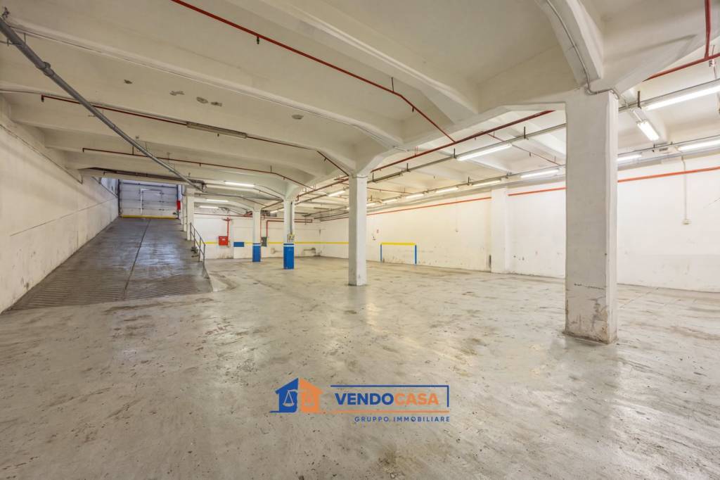 locale commerciale in vendita a Settimo Torinese in zona Le Villette