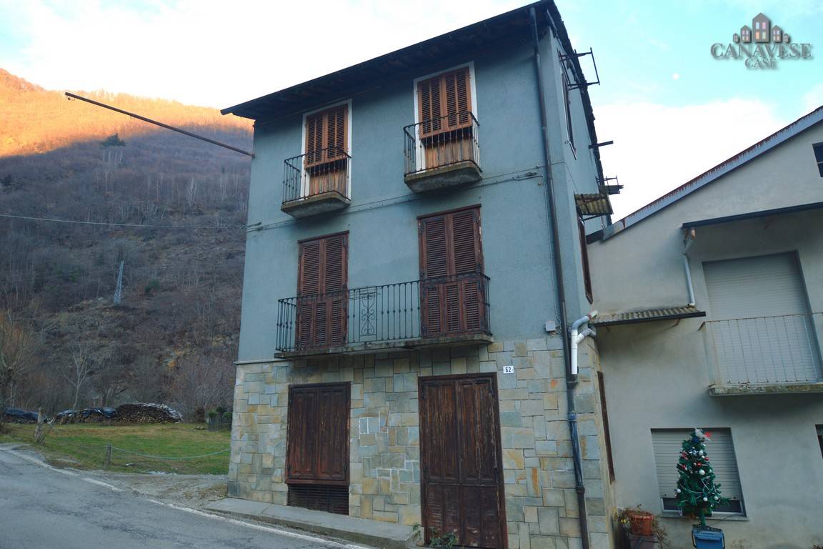 casa indipendente in vendita a Sparone