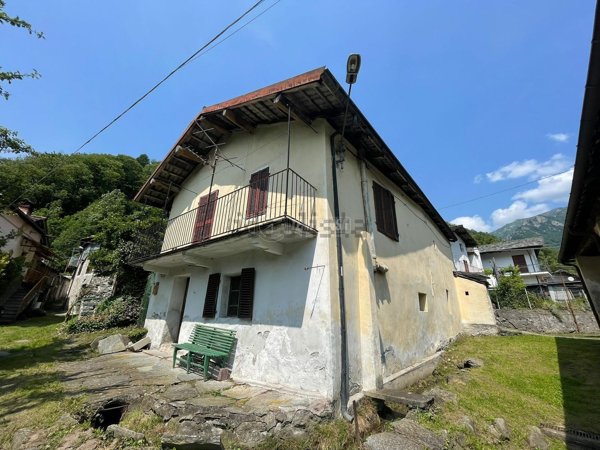 casa indipendente in vendita a Sparone