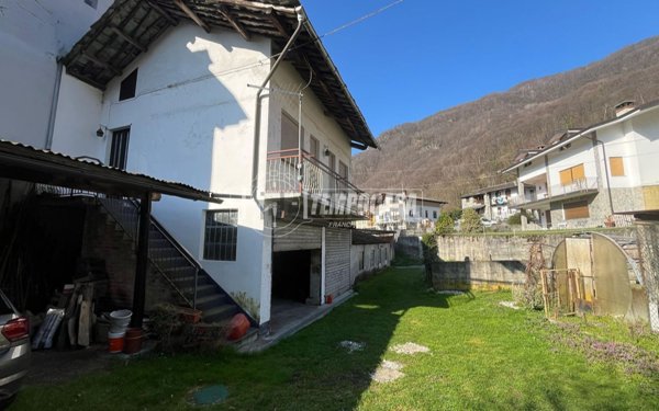 casa indipendente in vendita a Sparone