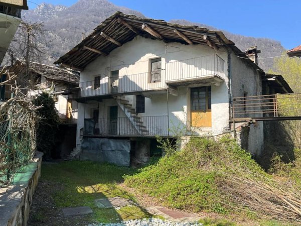 casa indipendente in vendita a Sparone