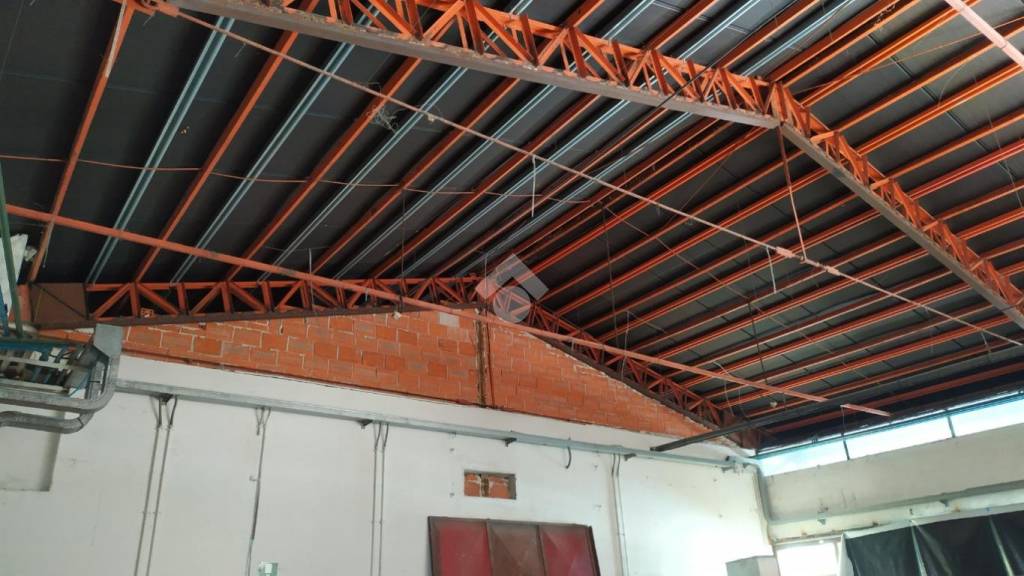 locale commerciale in vendita a Sparone