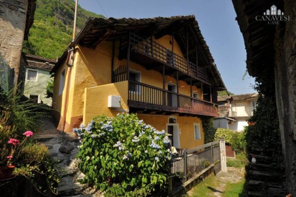 casa indipendente in vendita a Sparone