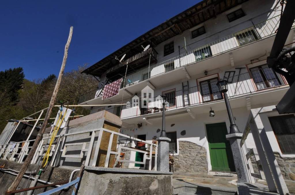 casa indipendente in vendita a Sparone