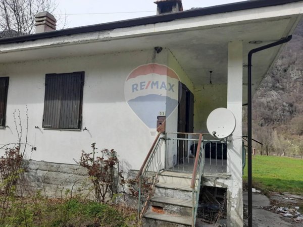 casa indipendente in vendita a Sparone
