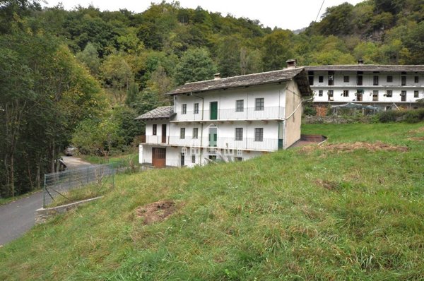 casa indipendente in vendita a Sparone