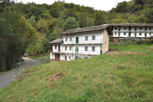 casa indipendente in vendita a Sparone