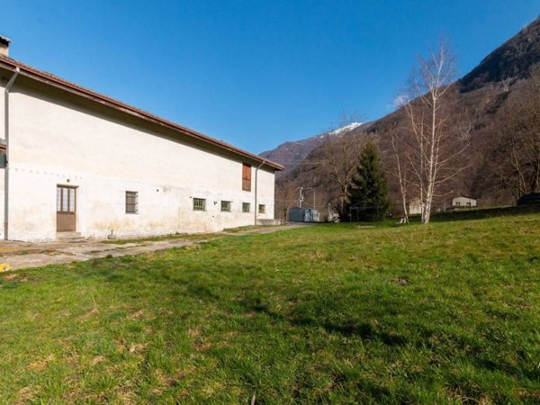 casa indipendente in vendita a Sparone