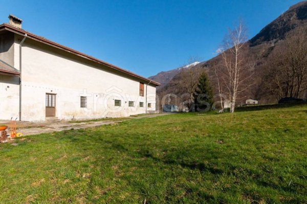 casa indipendente in vendita a Sparone