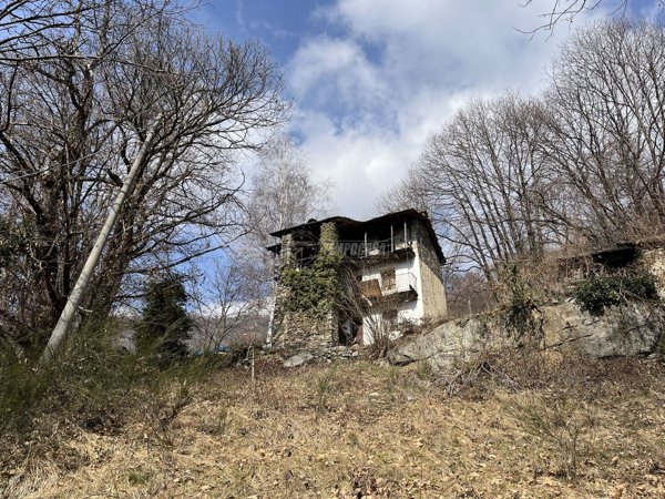 casa indipendente in vendita a Sparone