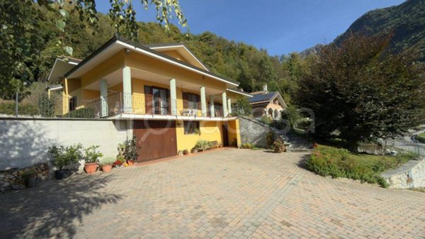 casa indipendente in vendita a Sparone