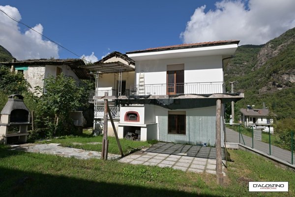 casa indipendente in vendita a Sparone