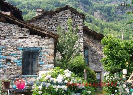 casa indipendente in vendita a Sparone