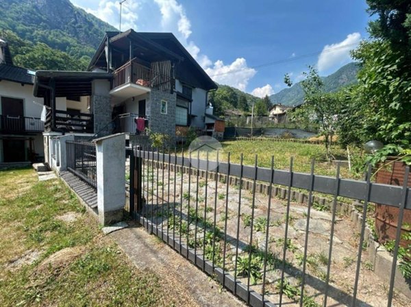 casa indipendente in vendita a Sparone