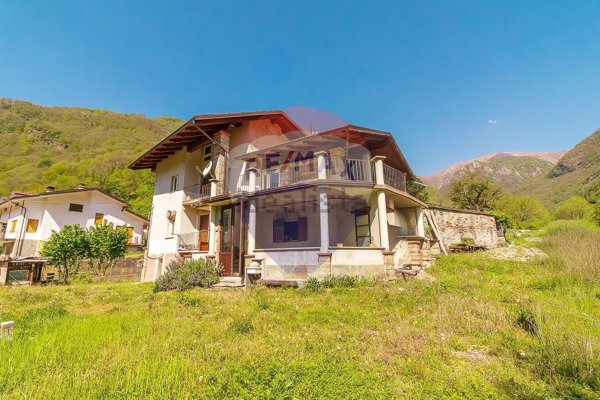 casa indipendente in vendita a Sparone