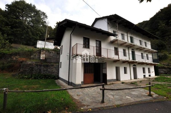 casa indipendente in vendita a Sparone